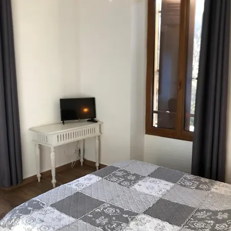 לינה וארוחת בוקר L'auberge De La Goutille 3*