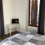 Alojamento de Acomodação e Pequeno-almoço L'auberge De La Goutille 3*